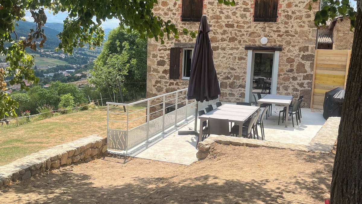 Satillieu House | Gîte 4 Saisons (14 pers.) : Calm, Forest & Unforgettable Adventures, Domaine Solio