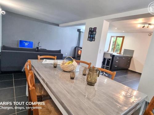 Veranne House | Gîte 80m² avec jardin privatif, garage pour motos, à proximité des sentiers de randonnée et circuits VTT. - FR-1-496-319