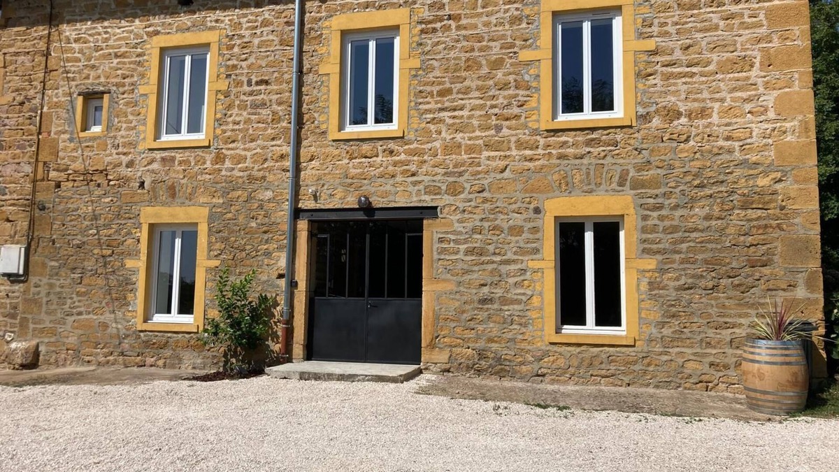 Bully House | Gîte au Cœur du Beaujolais, Dans un Domaine Viticole