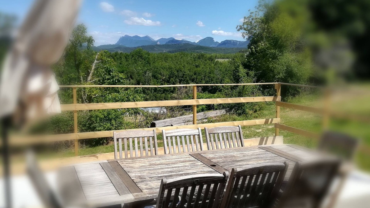 Chabrillan House | Gîte au Calme et Isolé au Milieu D'un Élevage de Chevaux