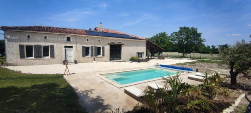 Saint-Aulais-la-Chapelle Apartment | Gîte avec piscine au cœur de la campagne