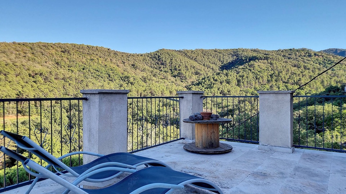 Les Mayons House | Gîte Avec Très Grande Terrasse Panoramique sur les Maures