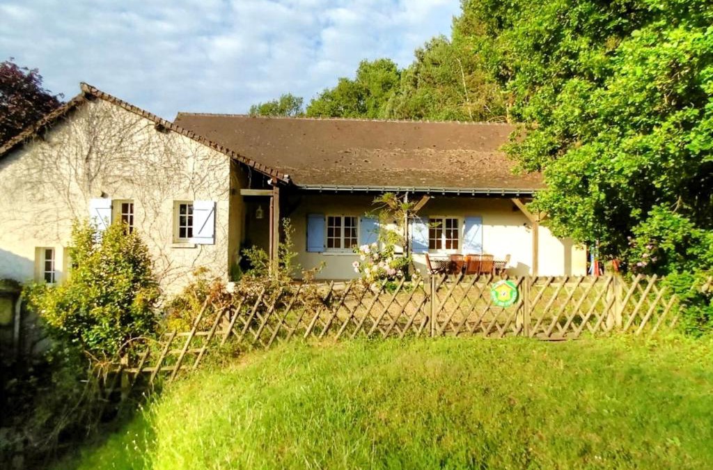 Avrille-les-Ponceaux House | Gîte Avrillé-les-Ponceaux, 5 pièces, 10 personnes - FR-1-381-172
