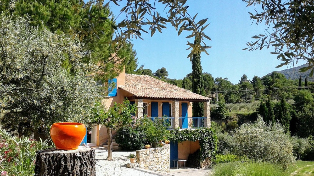 Mirabel-aux-Baronnies House | Gîte Bleu among olive trees