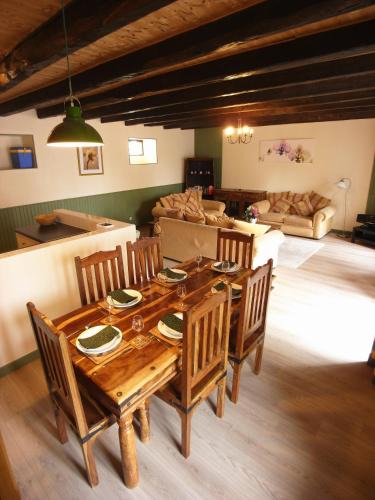 Les Champs-Geraux House | Gîte Cerise - Les Gîtes de la Lohuas