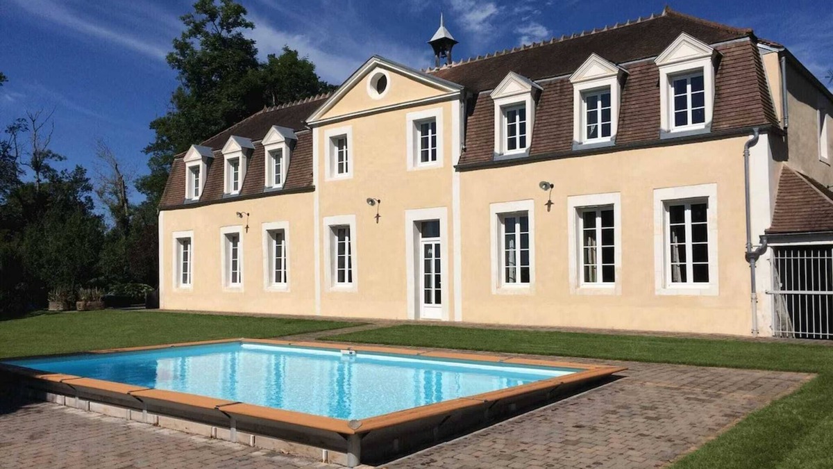 Saint-Georges-sur-Baulche House | Gîte Château de Montboulon-14 persons Swimming pool and Jacuzzi