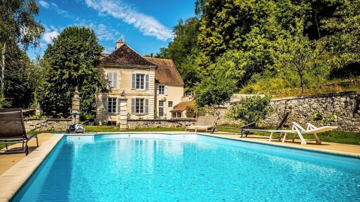 Mailly-le-Chateau House | Gîte Château du Colombier - Bourgogne - Piscine Chauffée