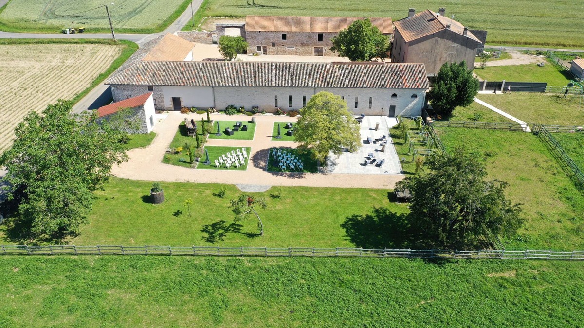 Montbellet House | Gîte & chambres d'hôtes - 24 pers, 8 chbres, 6 SDB - Charming, peaceful estate