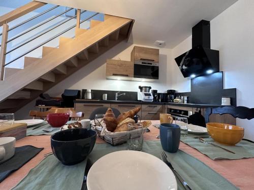 Buxieres-les-Mines House | Gîte Champêtre avec Animaux, Spa et Tout Confort en Pleine Nature Bourbonnaise - FR-1-489-539