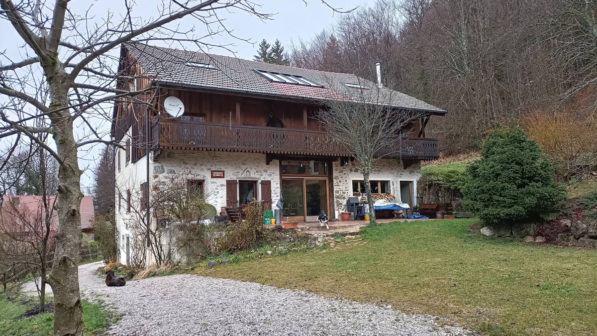 Saint-Andre-de-Boege Apartment | Gîte "chez loan" in a charming house in the Vallée Verte