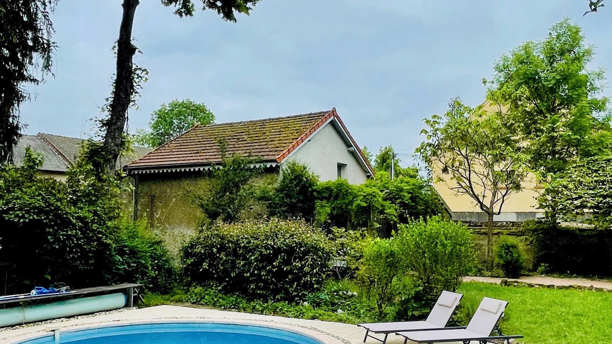 Lucenay-l'Eveque Cottage | Gîte Clématite at Villa Mortaise in Burgundy (Morvan)