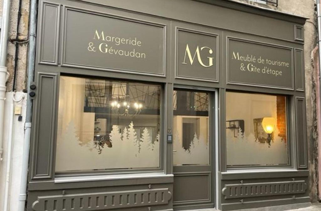 Saugues House | Gîte confortable à Saugues pour randonneurs, 3 chambres spacieuses avec salle d'eau privative - FR-1-582-365