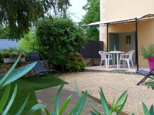 Cherveix-Cubas House | Gîte cosy 4 pers., terrasse, proche activités nature, WiFi, parking à Cherveix-Cubas - FR-1-616-392
