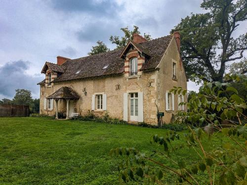 Arthon House | Gîte cosy en Berry avec jardin et parking, proche de Châteauroux, pour 10 personnes - FR-1-591-31