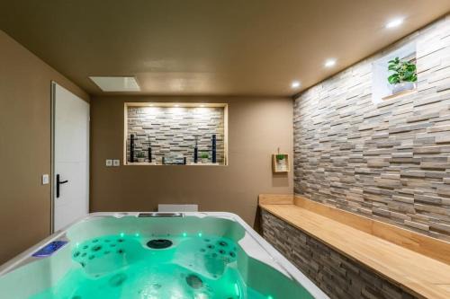 Serez House | Gîte Cosy Jacuzzi privatif proche Paris et Giverny