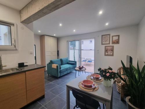 Montrond-les-Bains House | Gîte cosy pour 2 à Montrond-les-Bains avec parking privatif - FR-1-496-342