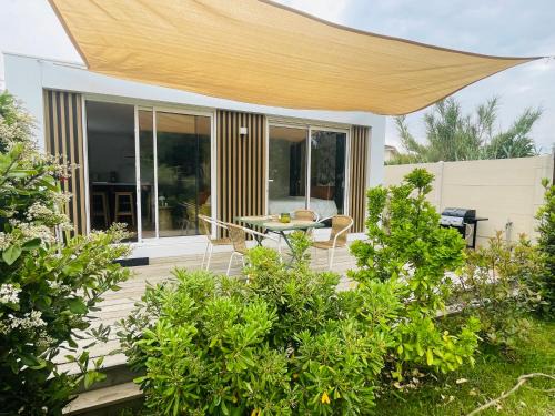 Izon House | Gîte d Anglade