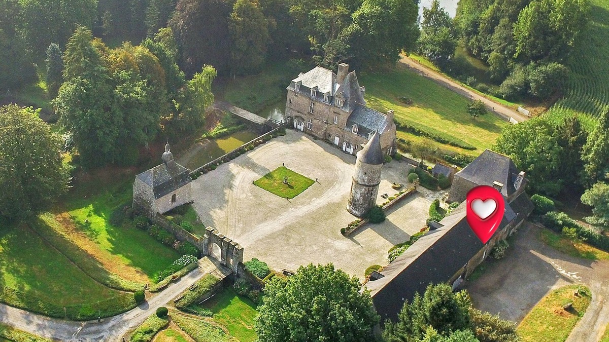 Saint-Hilaire-des-Landes House | Gîte du Château de la Haye, I History and Nature