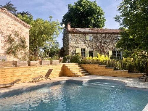 Lusignan-Petit House | Gîte de charme à la campagne