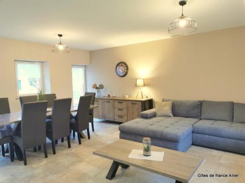 Thiel-sur-Acolin House | Gîte de Charme avec Terrasse Privative et Grand Jardin près du Parc Le Pal - FR-1-489-339