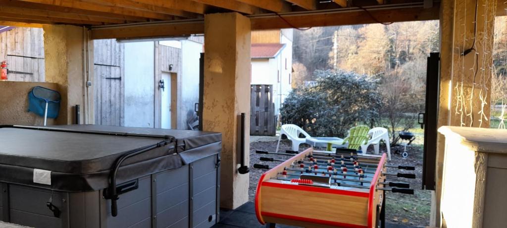 Belonchamp House | Gîte de charme avec jacuzzi étang babyfoot et rivière