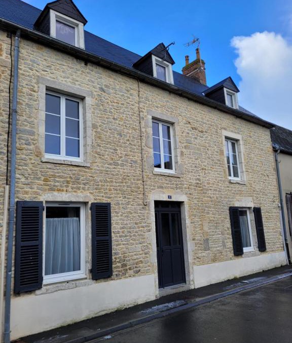 Sainte-Mere-Eglise House | Gîte de charme, salle de jeux, proche plage du débarquement