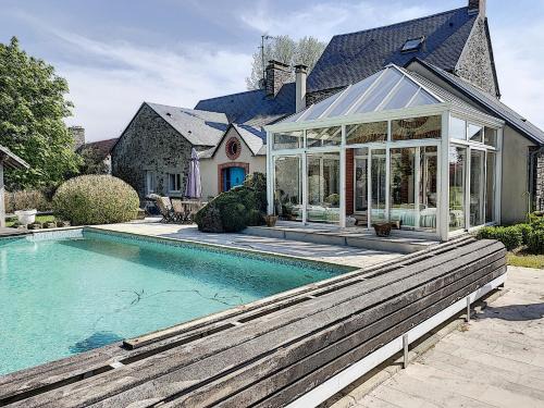 Vains House | Gîte de charme "La Maison Saint-Leonard" avec piscine, SPA, vue sur le Mont Saint-Michel