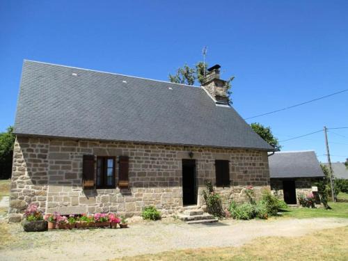 Marcillac-la-Croisille Apartment | Gîte de France à Marcillac la Croisille 3 épis - Gîte de France 8 personnes MAE-6424