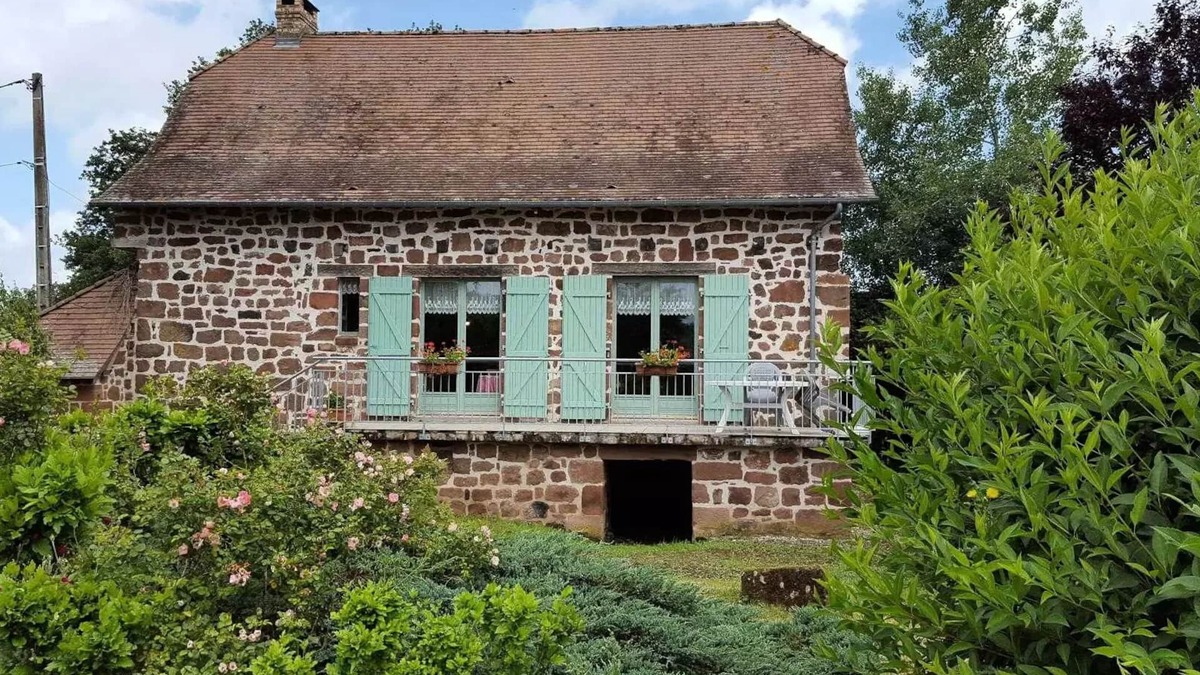Louignac Villa | Gîte de France La Besse 2 ears - Gîte de France 6 people