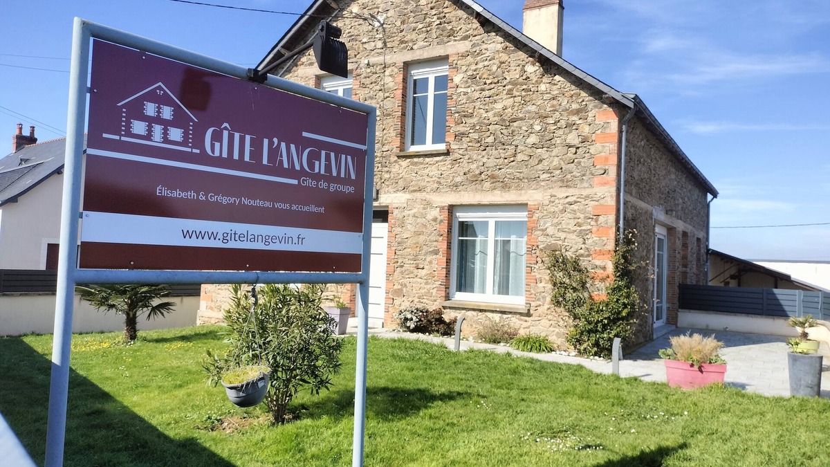 Faye-d'Anjou House | Gîte de Groupe - 14 Personnes Maison de Bourg, Rénovée