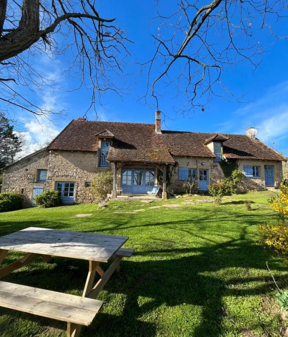 Saint-Marcelin-de-Cray House | Gîte de la Doit, en pleine campagne, pour 14 pers