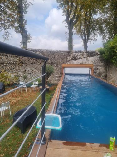 Vernou-sur-Brenne House | Gîte de la Mignonerie du Château de Jallanges pour 19 personnes avec 4 ou 7 chambres