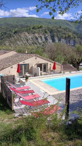 Barret-sur-Meouge Apartment | Gîte de la Source
