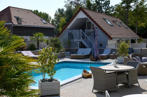 Villechetif Bed & Breakfast | Gîte de la Villa de la Croix avec piscine et parking à 4 minutes de l'A26