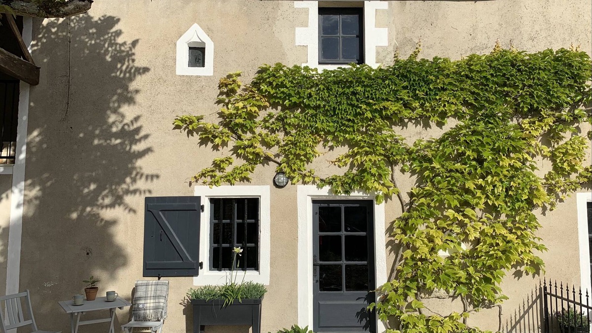 Chives House | Gîte des Abeilles, Cosy, Tranquil, Rural 1 Bedroom Gîte, with Pool