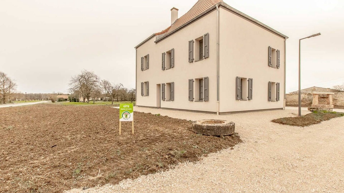 Saint-Didier-en-Bresse House | Gîte du Pigeonnier - Saint Didier EN Bresse