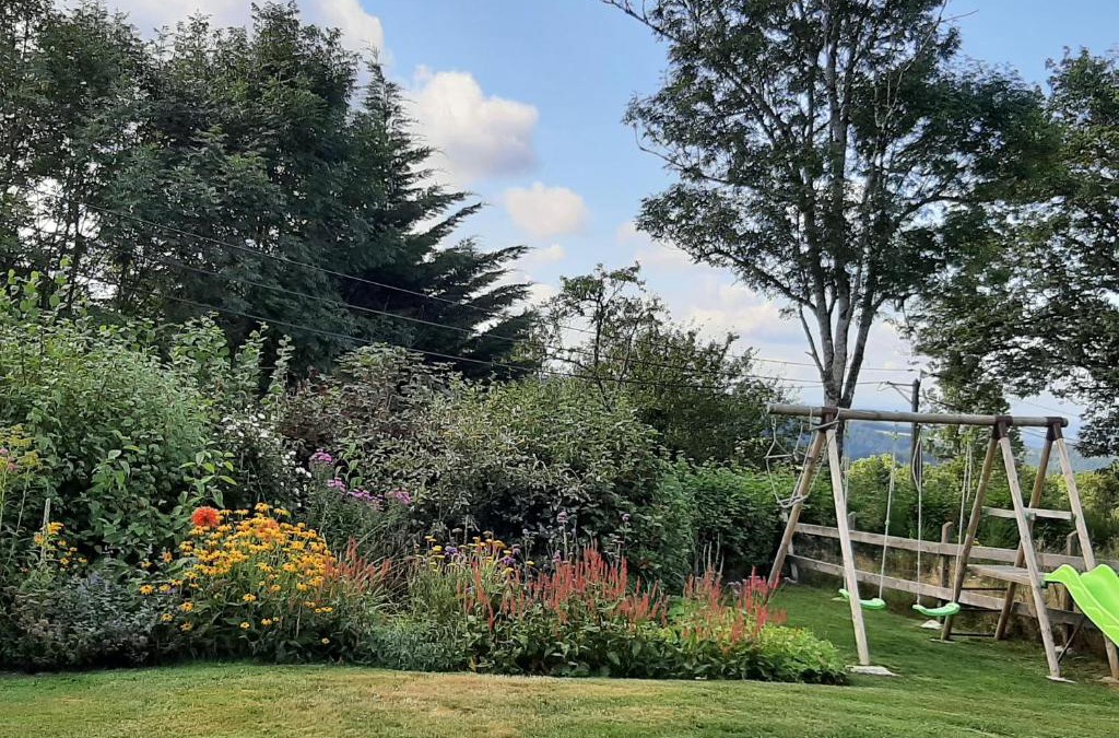 Lachaux House | Gîte du Jardin FleurAmour