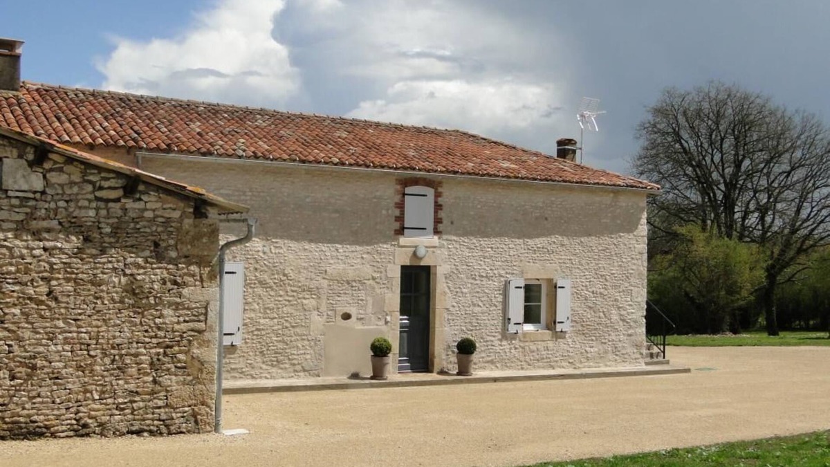 Saint-Martin-l'Ars House | Gîte du Pont de Maillé