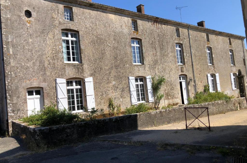 Mauleon Apartment | Gîte du Sacré-Coeur - Mauléon- proche Puy du fou