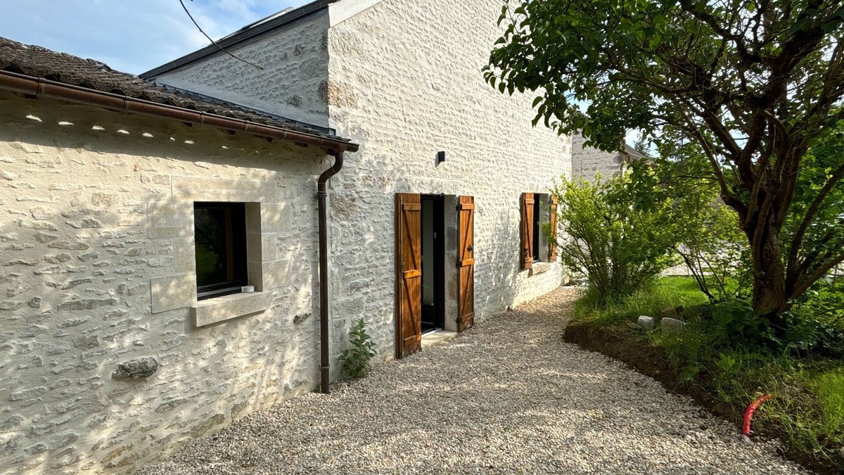 La Neuville-sur-Essonne House | Gîte du Val D'auneau, 5 Ch., 3 Sdb, Piscine, Barques, Pétanque, Baby-foot