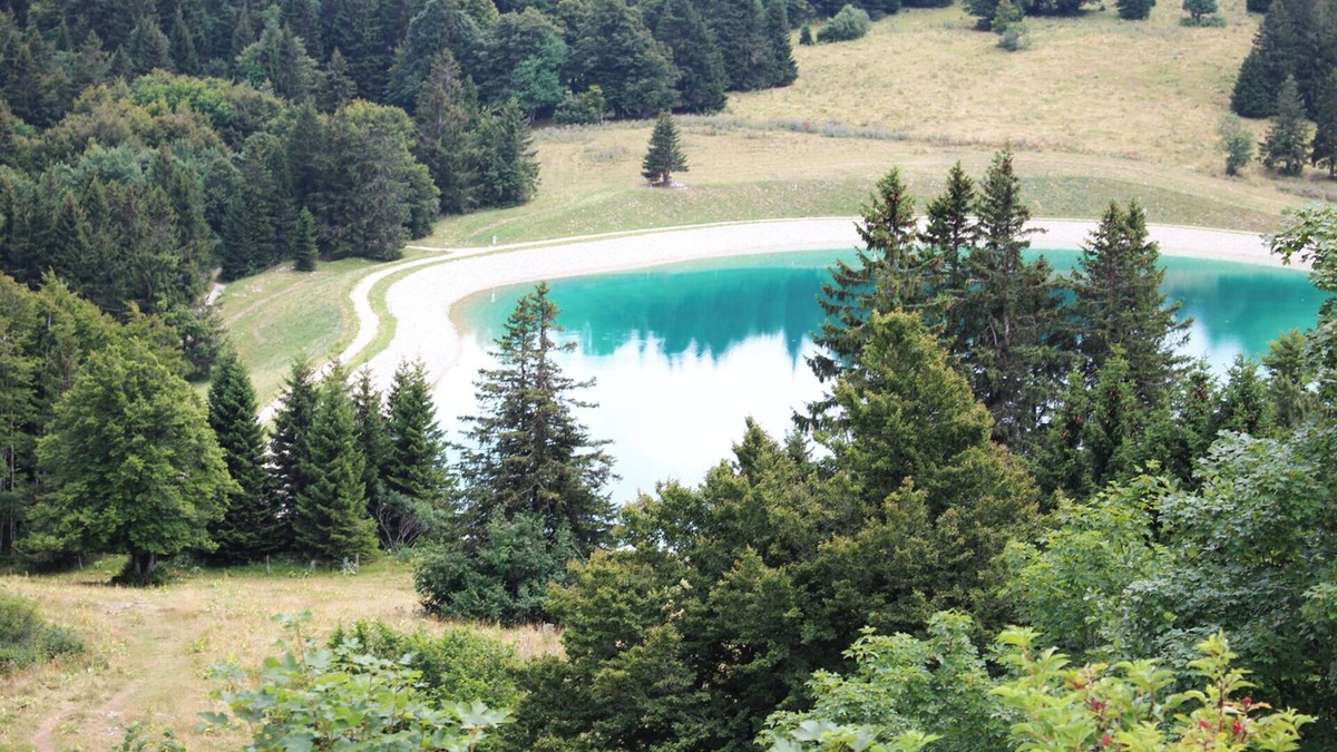 Bonnevaux Apartment | Gîte Entièrement Refait Dans une Ferme Comtoise au Milieu de la Nature