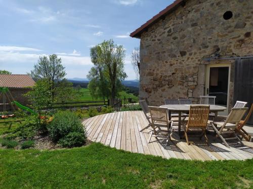Riotord House | Gîte Familial à Riotord avec Jardin et Aire de Jeux - FR-1-582-292