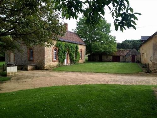 Dureil House | Gîte familial & authentique avec jardin arboré, entre Angers & Le Mans, idéal visites & détente - FR-1-410-208