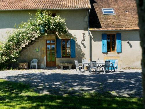 Souvigny House | Gîte familial avec piscine, loisirs et nature près de Souvigny - FR-1-489-231