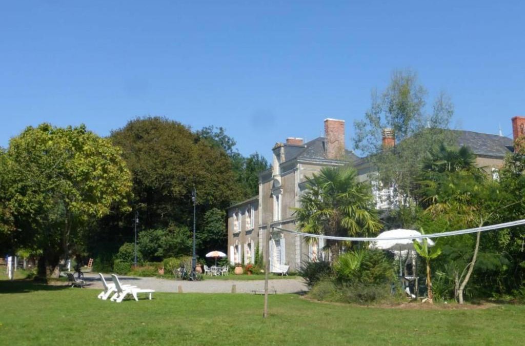 Le Champ-Saint-Pere House | Gîte familial en pleine nature avec piscine et activités proches des parcs O’Fun et O’Gliss - FR-1-426-238