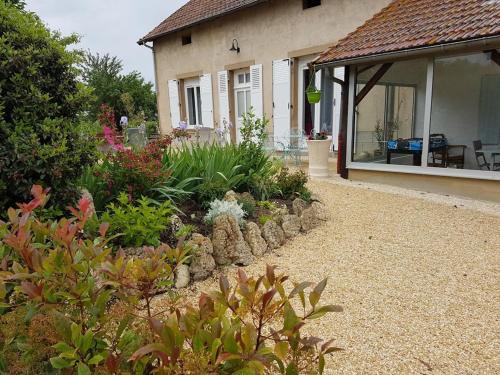 Cindre House | Gîte familial rénové à la campagne avec jardin, 4 chambres, proche loisirs et attractions - FR-1-489-61