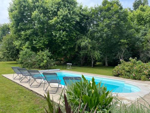 Tilly House | Gîte familial rénové avec piscine, jardin de 1 hectare et vélos à disposition, situé en pleine campagne - FR-1-591-579