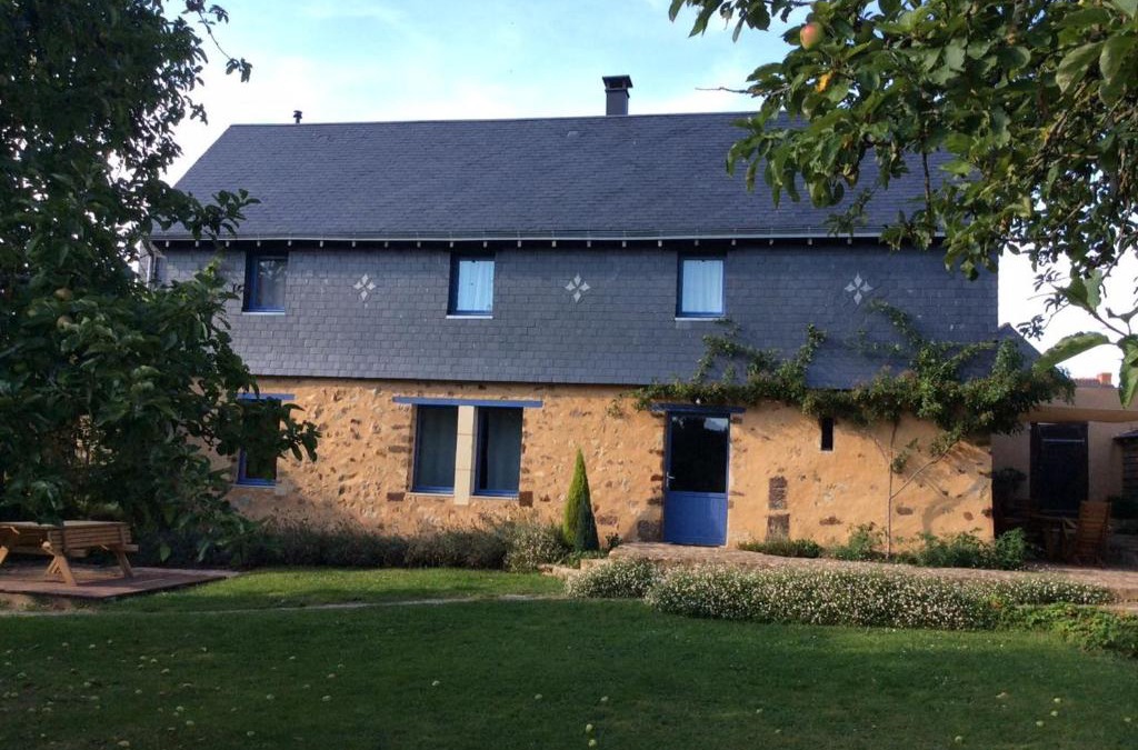 Chemire-en-Charnie House | Gîte familial restauré en pleine nature avec terrasse, proche forêt, idéal pour groupes et PMR - FR-1-410-255