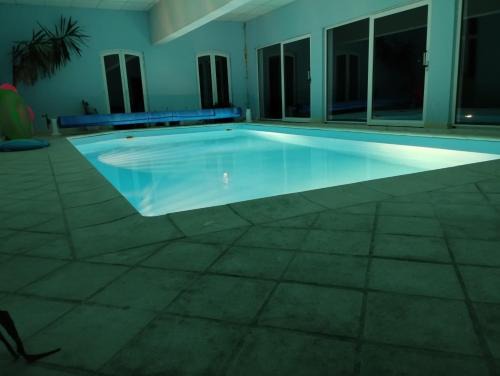 Celles-sur-Plaine House | Gîte "fils et cotons" Piscine Intérieure chauffée à l'année et sauna privé