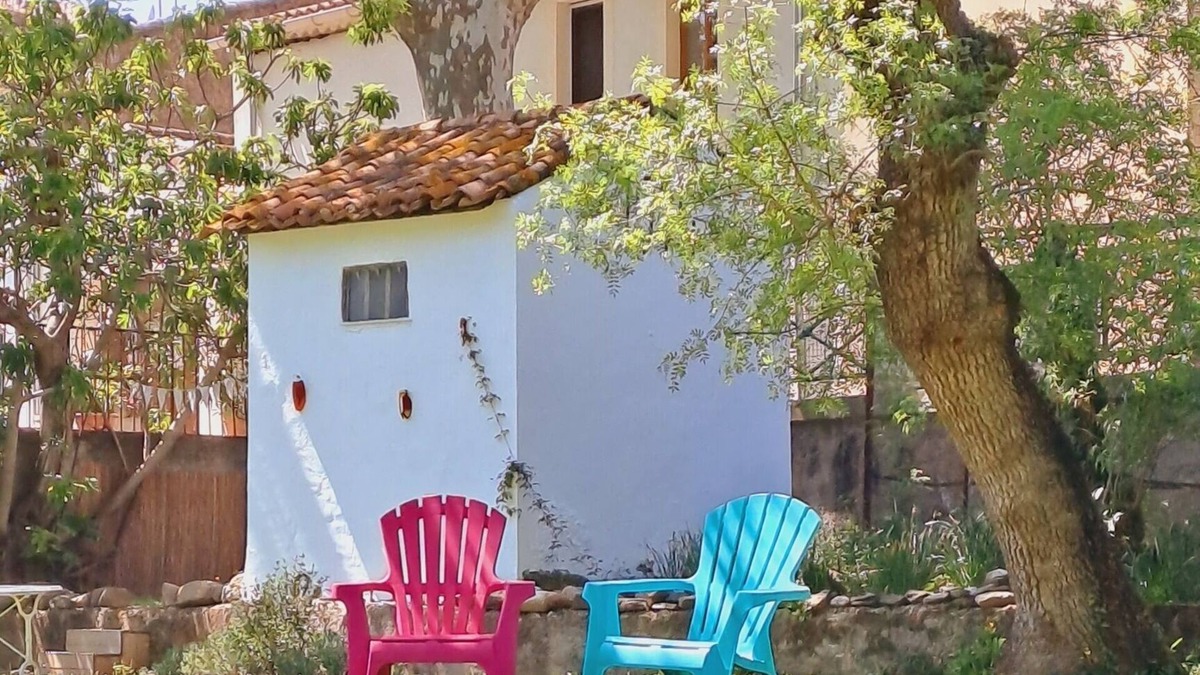 Pierrerue Ski Chalet | Gîte Florence Proche St Chinian. Piscine Privée et Jardin Rivière. Parking